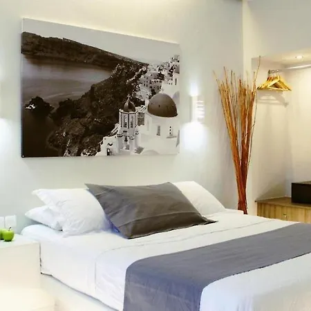 Diamond -beachfront Perissa (Santorini)